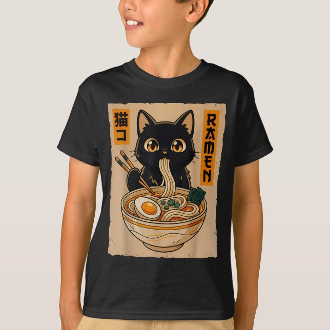 Camiseta Retro Anime Kawaii Black Cat Eating Ramen Noodles  (Anverso)