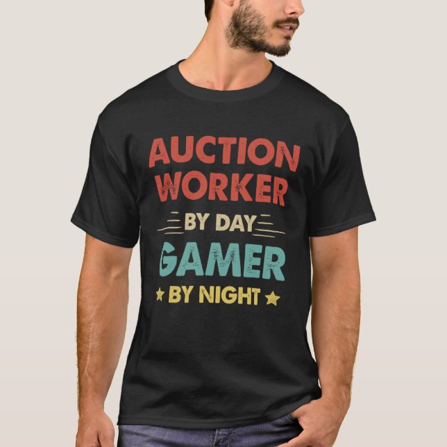 Camiseta Retro Auction Worker By Day Gamer By Night (Anverso)