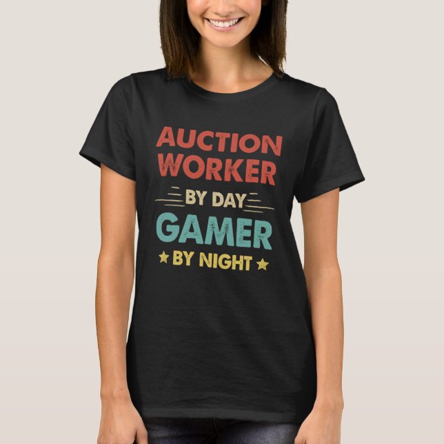 Camiseta Retro Auction Worker By Day Gamer By Night (Anverso)