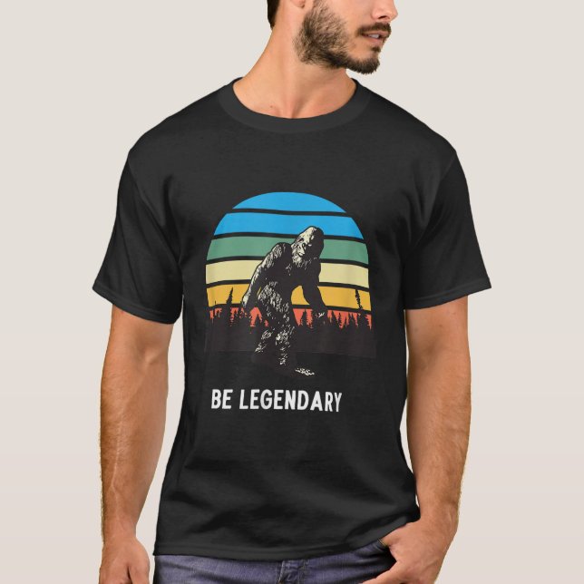 Camiseta Retro Bigfoot Be Legendary Motivational  (Anverso)