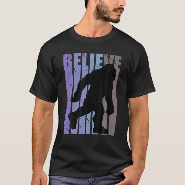 Camiseta Retro Bigfoot Believe Yeti Purple Bigfoot Vintage (Anverso)