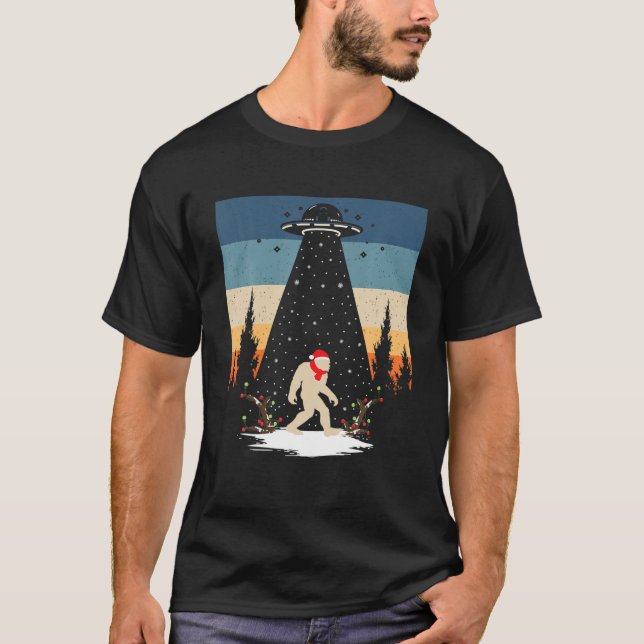 Camiseta Retro Bigfoot UFO Abducción Sasquatch Navidades Sa (Anverso)
