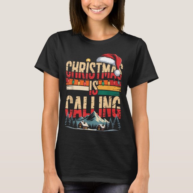 Camiseta Retro Cabin Snowy Christmas Calling Lights Holiday (Anverso)