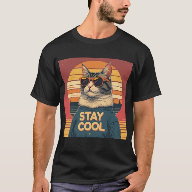 Camiseta Retro Cat "Stay Guay" - Atardecer de époc (Anverso)