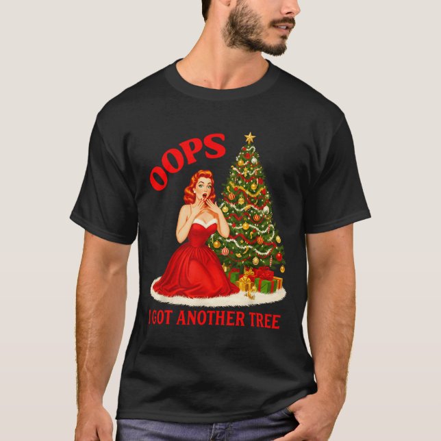 Camiseta Retro Christmas Oops I Got Another Tree Funny Sayi (Anverso)