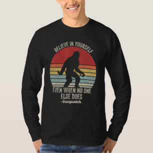 Camiseta Retro Cree En Usted Mismo Sasquatch Motivation Div