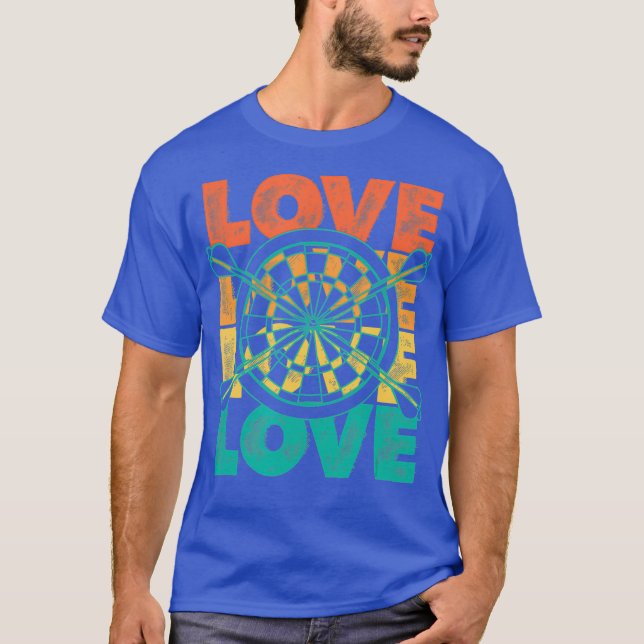 Camiseta Retro Dart Player Love Word Theme Graphic Design (Anverso)