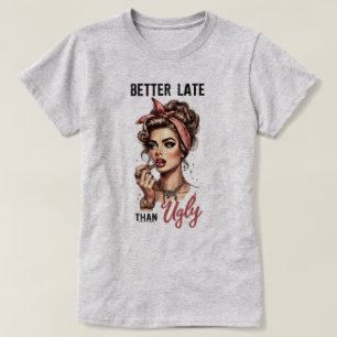 Camiseta Retro de Chica Sassy – Mejor tarde que fe