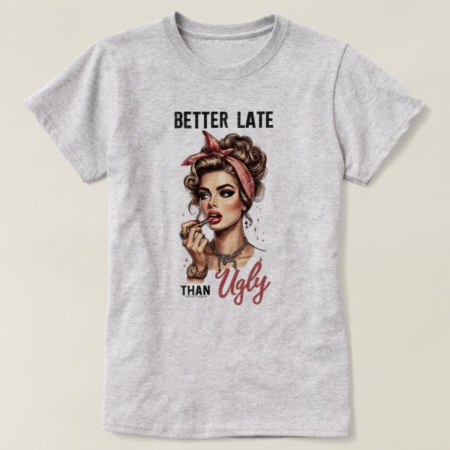 Camiseta Retro de Chica Sassy – Mejor tarde que fe (Diseño del anverso)