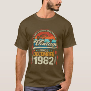 Camiseta Retro December 1982 40 Year Old Fishing Lover 40th