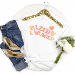 Camiseta retro deslucida y comprometida de la fies<br><div class="desc">Camiseta retro deslucida y comprometida de la fiesta de la soltera</div>