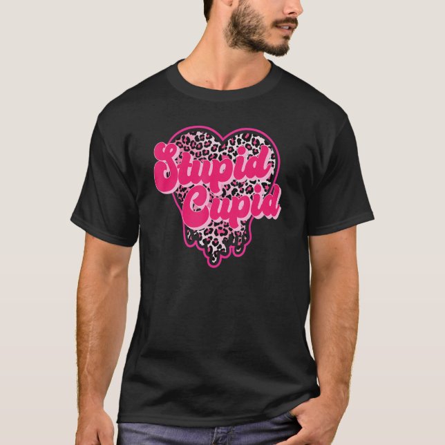 Camiseta Retro Estúpido Cupido Leopardo Corazón Valentines  (Anverso)