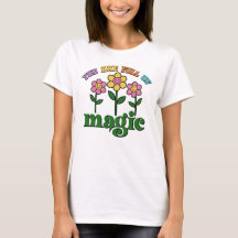 Camiseta retro femenina, estás llena de magia,