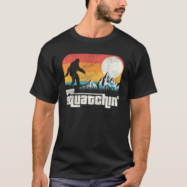 Camiseta Retro Gone Squatchin Sasquatch Yeti Bigfoot (Anverso)