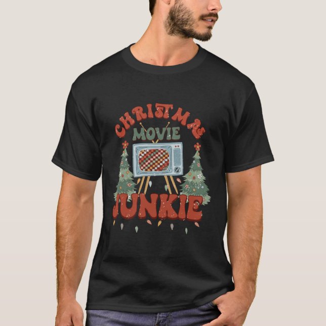 Camiseta Retro Groovy Christmas Movie Junkie Merry Xmas Tre (Anverso)