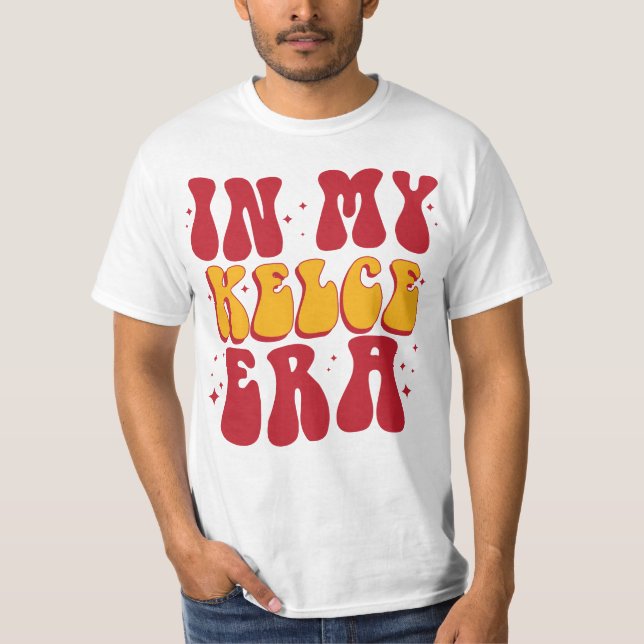 Camiseta Retro Groovy En Mi Era Kelce  (Anverso)
