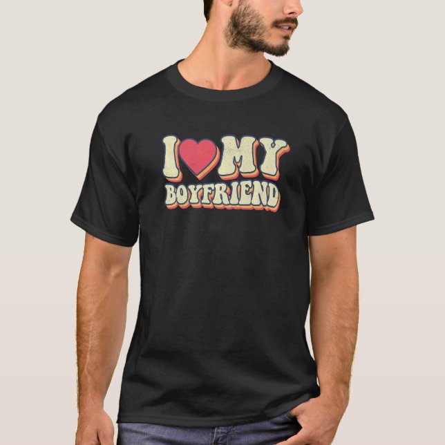 Camiseta Retro Groovy Funny I Love My Boyfriend Valentine R (Anverso)