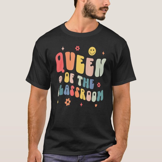 Camiseta Retro Groovy Queen Of The Classroom Teacher Back T (Anverso)