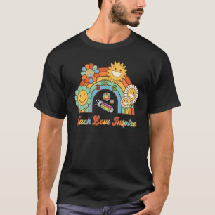 Camiseta Retro Groovy Rainbow Teach Love Inspire Me