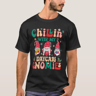 Camiseta Retro Groovy Relajándome Con Mis Gnomies De Guarde