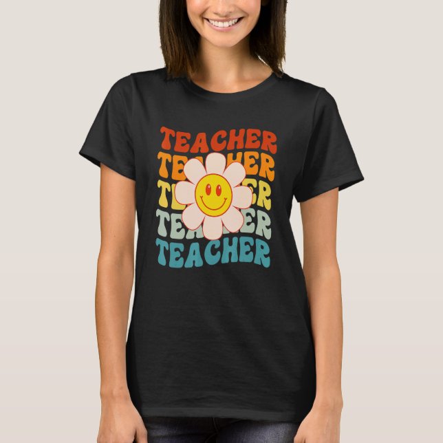 Camiseta Retro Groovy Teacher Happy Face Cute Daisy Flower  (Anverso)