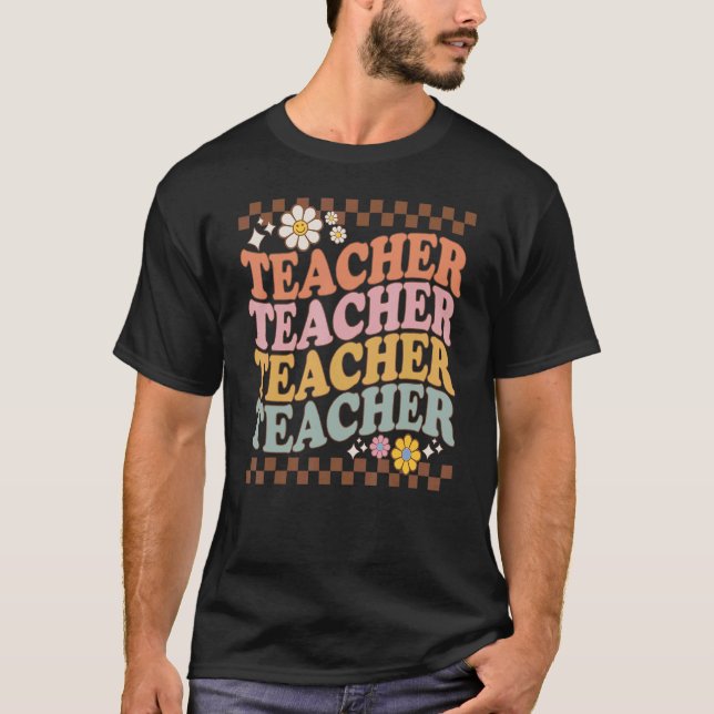 Camiseta Retro Groovy Teacher Team First Day Of Sc (Anverso)