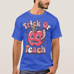 Camiseta Retro Halloween Teacher Trick or Teach Apple Jack 