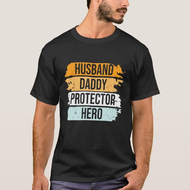 Camiseta Retro Husband Daddy Protector Hero Father s Day Fo (Anverso)
