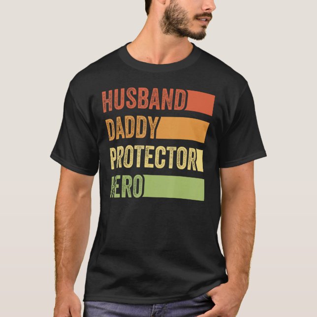 Camiseta Retro Husband Daddy Protector Hero  Fathers Day (Anverso)