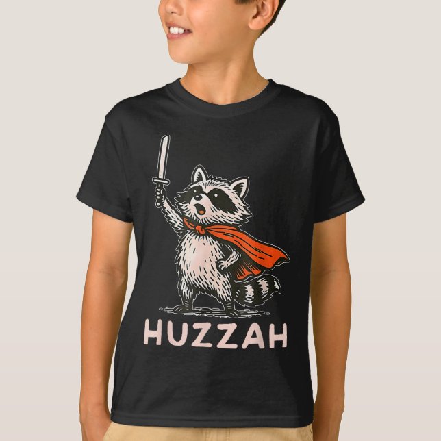 Camiseta Retro Huzzah Raccoon Knight Funny Sword Meme Quote (Anverso)