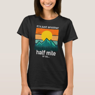 Camiseta Retro Itu2019s Otra Media Milla O Así Trekking Hi