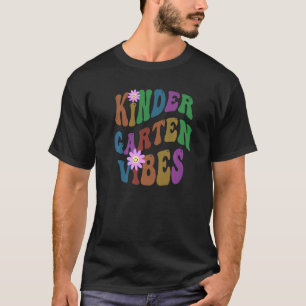 Camiseta Retro KINDERGARTEN VIBES Profesor Paz Amor Kinder