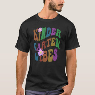 Camiseta Retro KINDERGARTEN VIBES Profesor Paz Amor Kinder