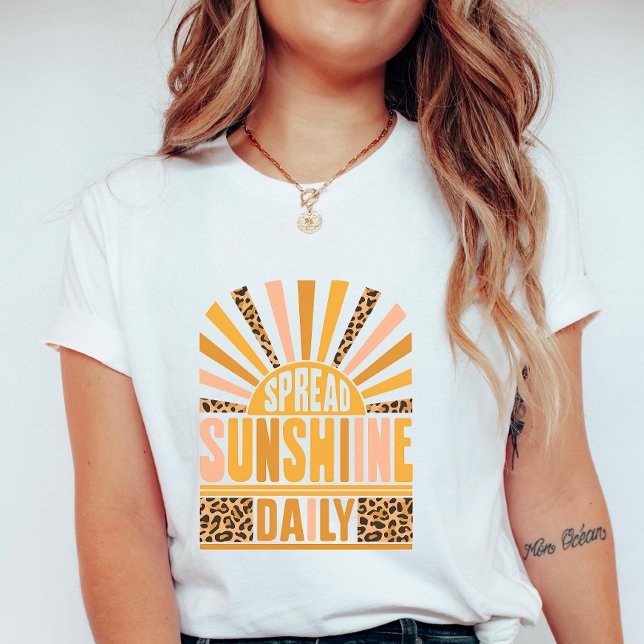Camiseta Retro Leopardo Explosión Solar; Difunde Alegría Di (Subido por el creador)