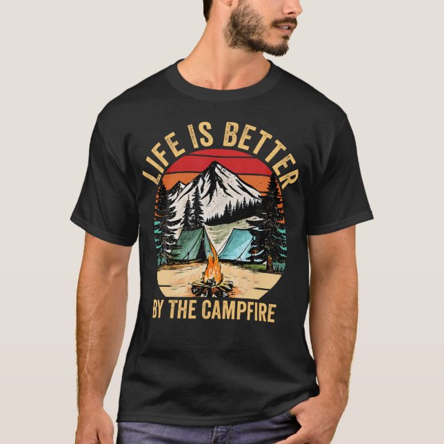 Camiseta Retro Life Is Better At The Campfire Funny Camping (Anverso)