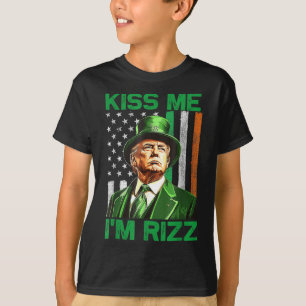 Camiseta Retro me besa soy Rizz Trump Shamrock irlandés St
