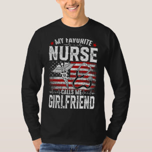 Camiseta Retro Mi Enfermera Favorita Me Llama Girlfriend Us