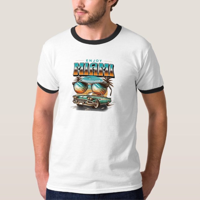 Camiseta Retro Miami Vibes con auto clásico y Sunset Sung (Anverso)