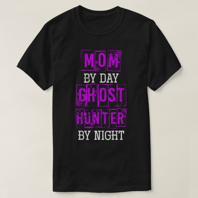 Camiseta Retro Mom By Day Ghost Hunter Por Noche Halloween (Diseño del anverso)