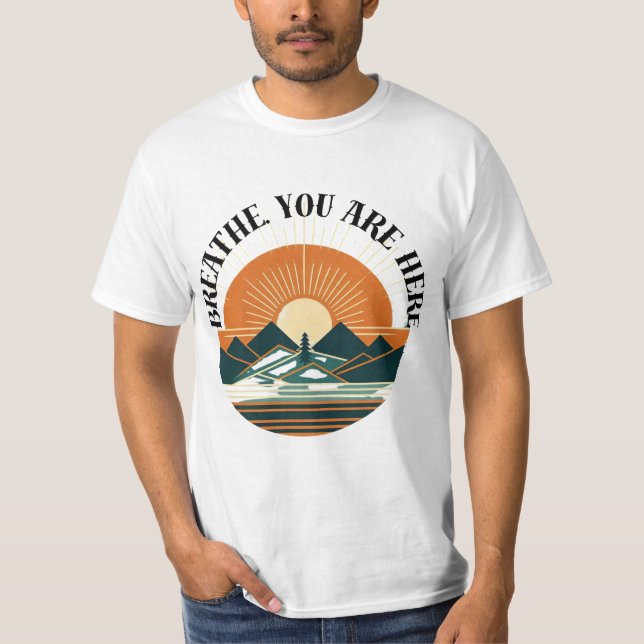 Camiseta Retro mountain design with rising sun – Minimalist (Anverso)