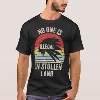 Camiseta Retro Nadie Es Ilegal En Las Tierras Robadas Indíg
