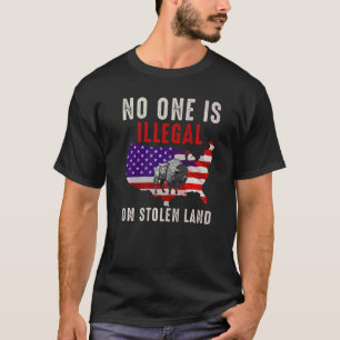 Camiseta Retro No One Is Illegal On Stolen Land Indigenous