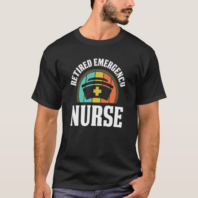 Camiseta Retro Nursing Retired Caretaker  Vintage Emergency (Anverso)