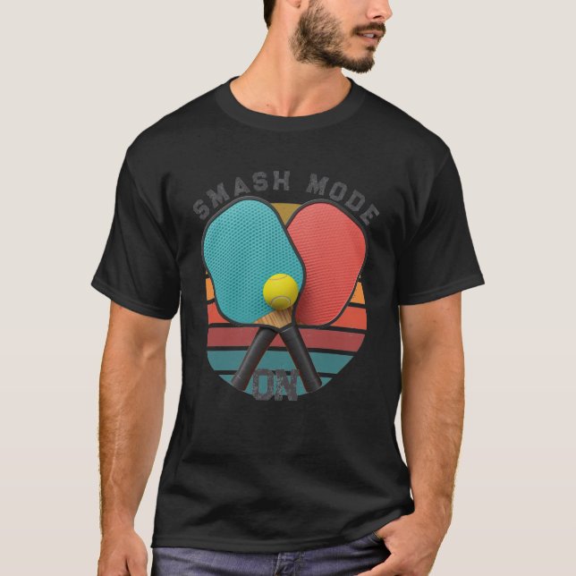 Camiseta • Retro Pickleball Smash Mode Paddle Graphic (Anverso)