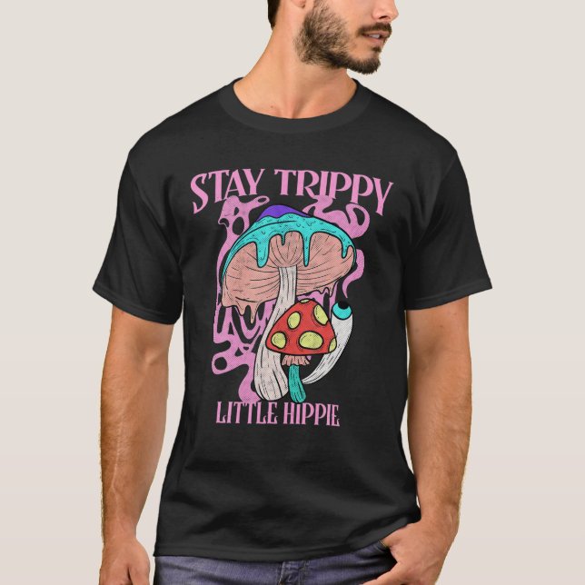 Camiseta Retro Psicodelia Mushroom Stay Trippy Little Hipp (Anverso)