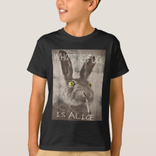 Camiseta Retro Quien Es El Fck Es Alice Funny Rabbit