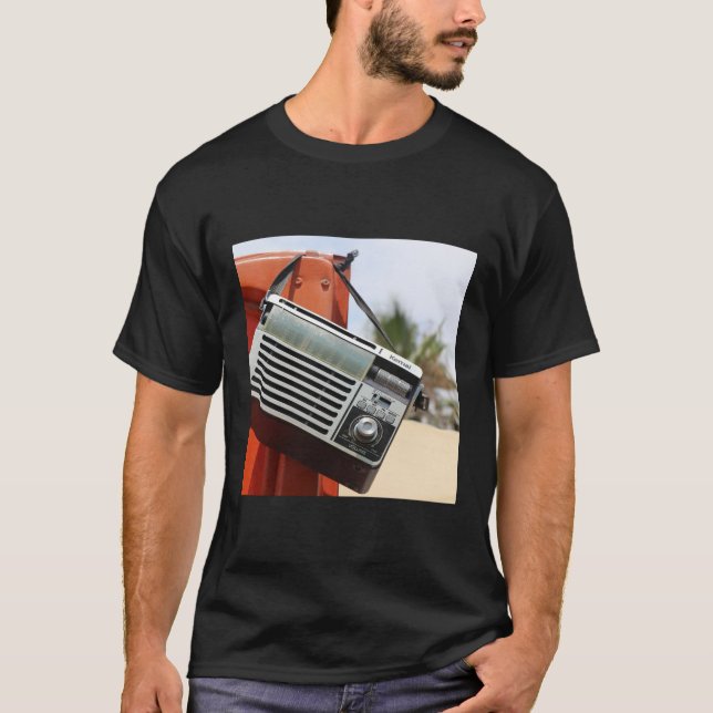Camiseta Retro Radio Vibes (Anverso)