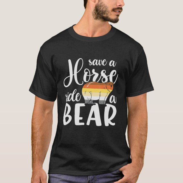 Camiseta Retro Salva A Un Caballo Con Un Oso LGBT - Diverti (Anverso)