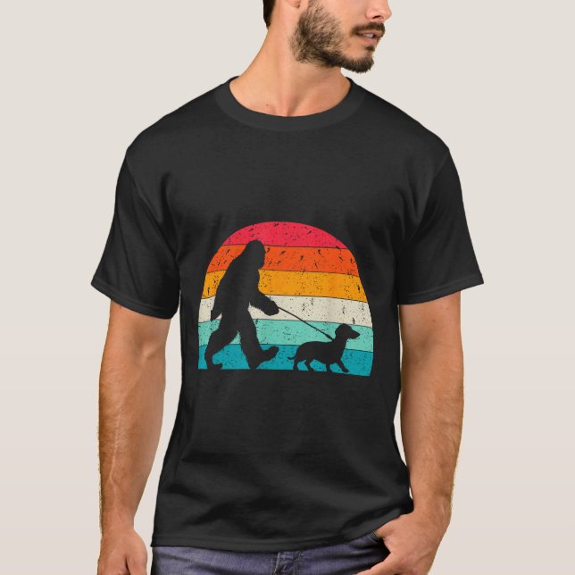 Camiseta Retro Sasquatch Lover Doxie Wiener Dog Walker Bigf (Anverso)