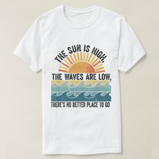 Camiseta Retro Sol y Ondas Arte de Viaje de Verano